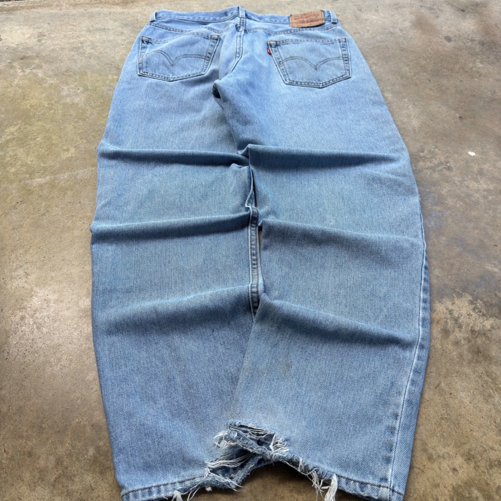 Vintage Y2K Levis 550 Relaxed Fit Jeans Light Wash Blue 35x32 (k3)